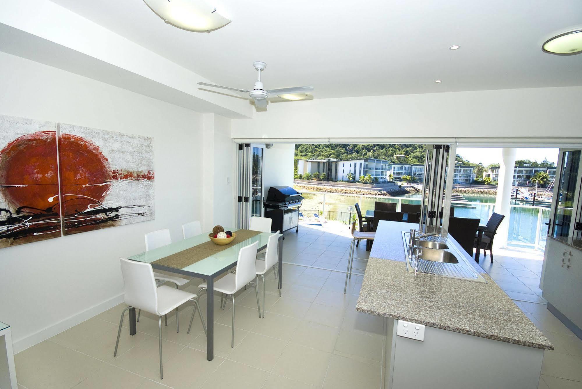 Beachside Magnetic Harbour Apartments Nelly Bay Екстер'єр фото