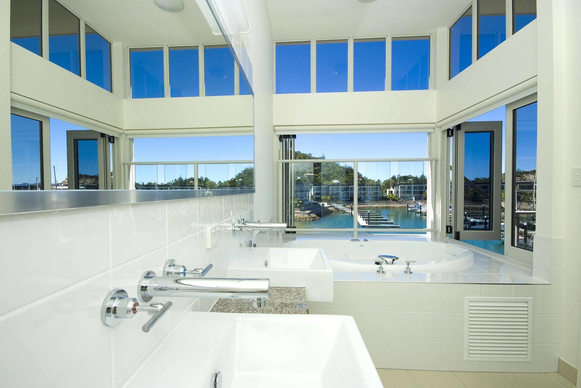 Beachside Magnetic Harbour Apartments Nelly Bay Екстер'єр фото