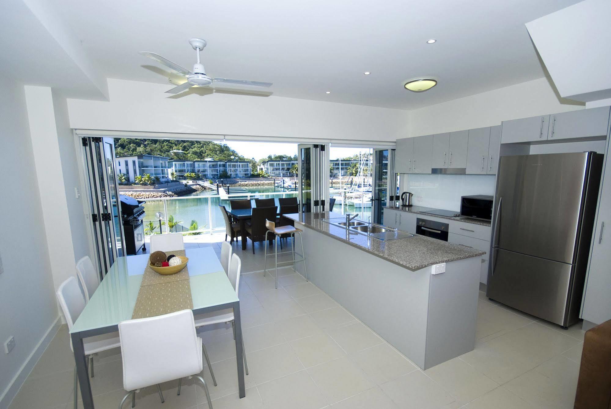 Beachside Magnetic Harbour Apartments Nelly Bay Екстер'єр фото